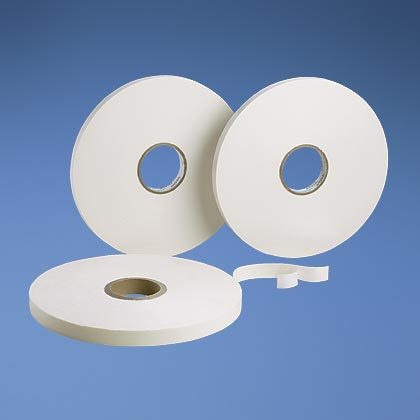 Cinta doble cara, con adhesivo acrílico, 12.7mm de ancho, rollo de 65.5m, color blanco